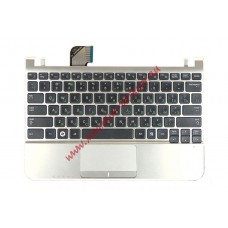 Клавиатура (топ-панель) для ноутбука Samsung NC110 NP-NC110 серебристая, черные клавиши